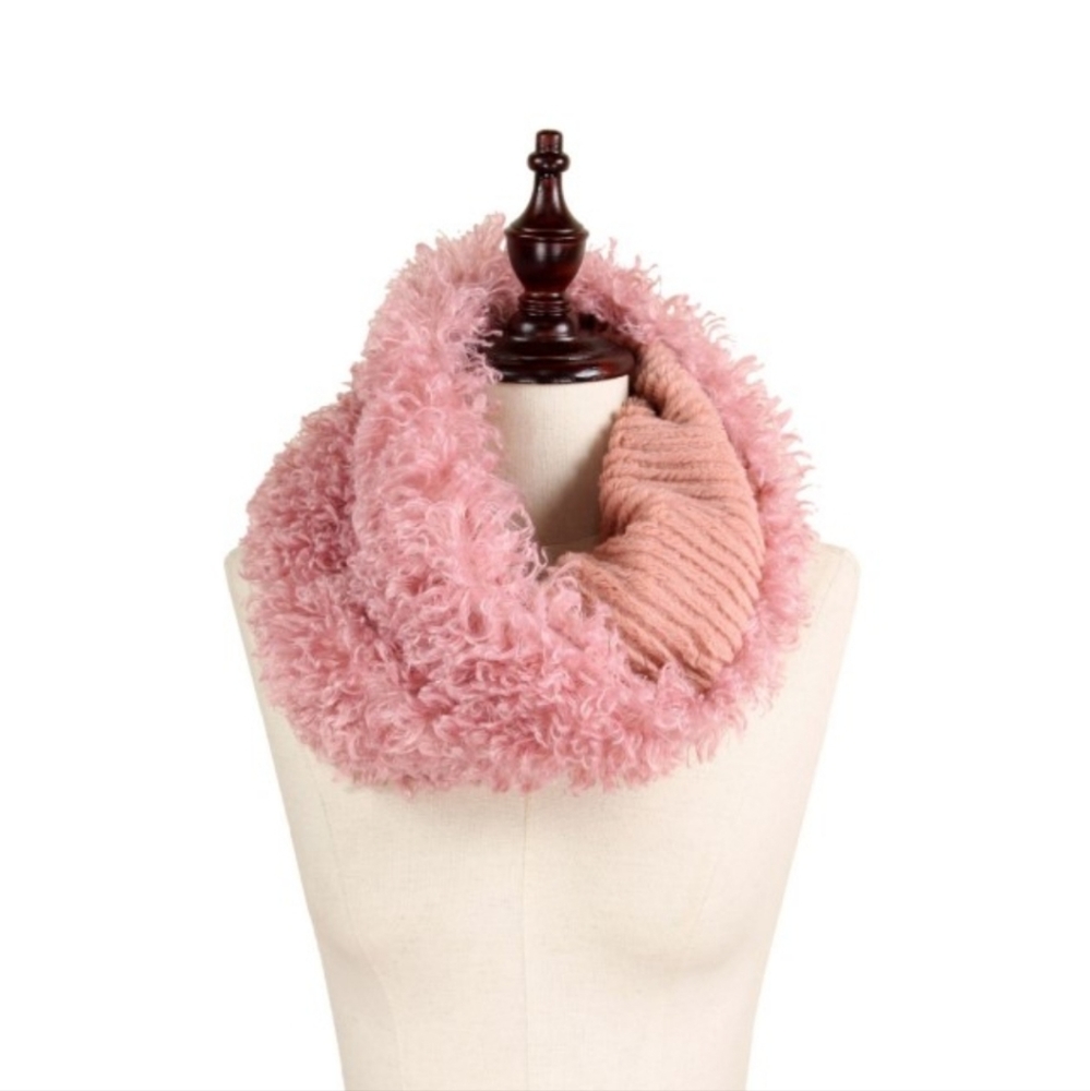 *Soft Pink Faux Fur Scarf